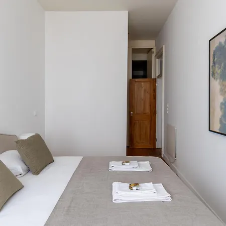 Elegant 2-bedroom In Lisbona