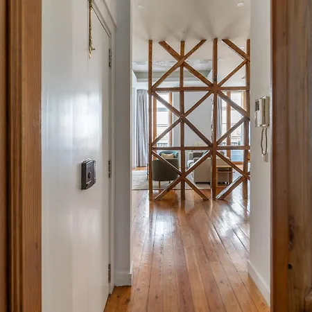 Elegant 2-bedroom In Appartamento Lisbona